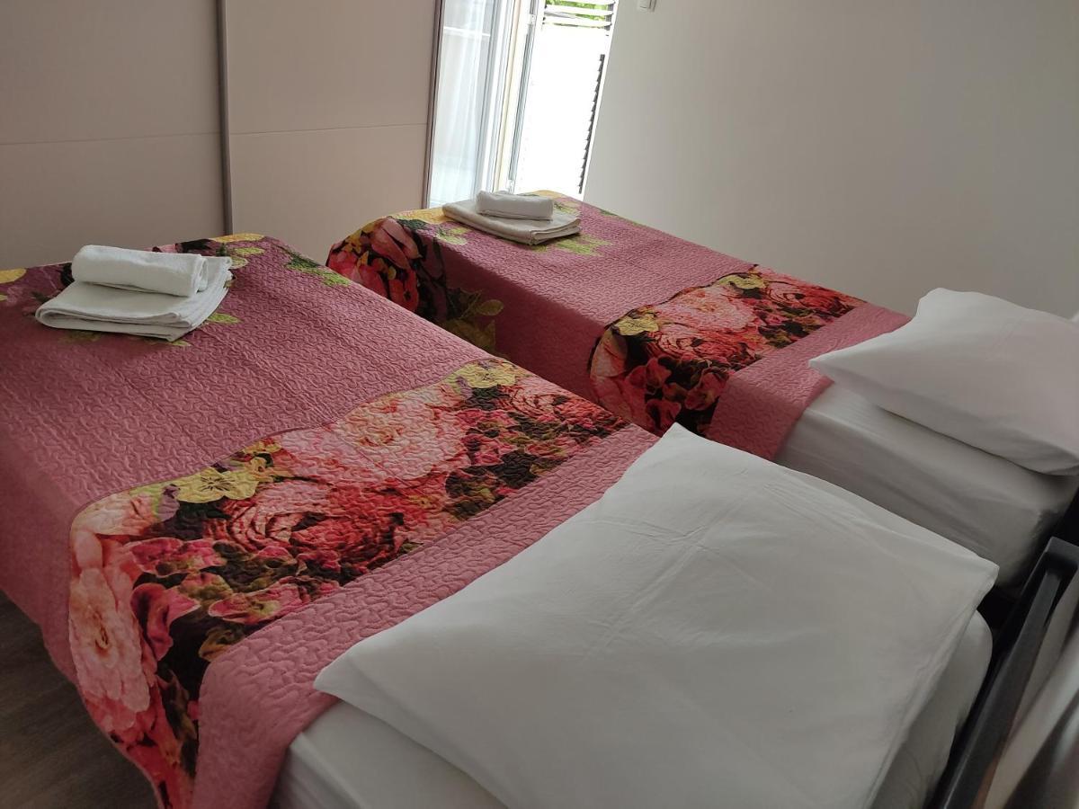 Apartman Meri Maslenica Appartamento Esterno foto