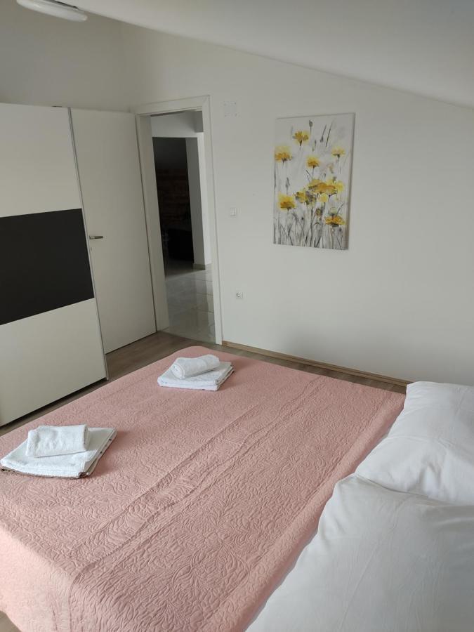 Apartman Meri Maslenica Appartamento Esterno foto