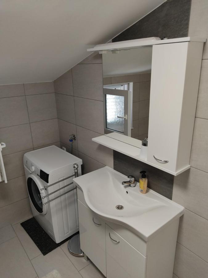 Apartman Meri Maslenica Appartamento Esterno foto