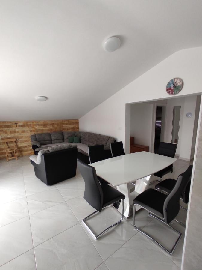 Apartman Meri Maslenica Appartamento Esterno foto